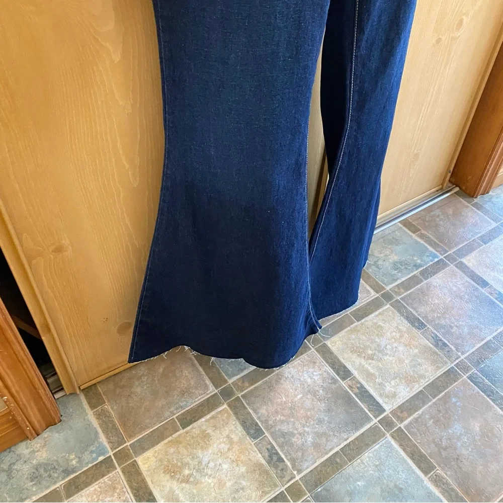 Forever 21 • Low-Rise Dark Wash Raw Hem Flare Jeans - Picture 5 of 16